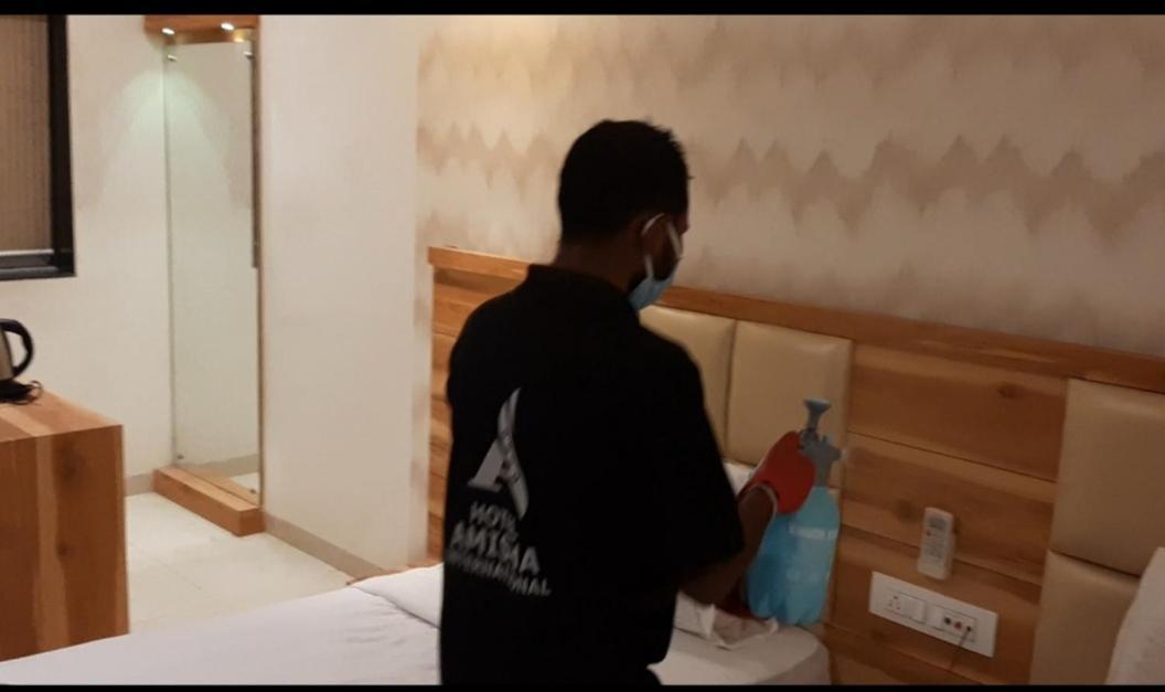 Hotel Amisha International Surat Luaran gambar