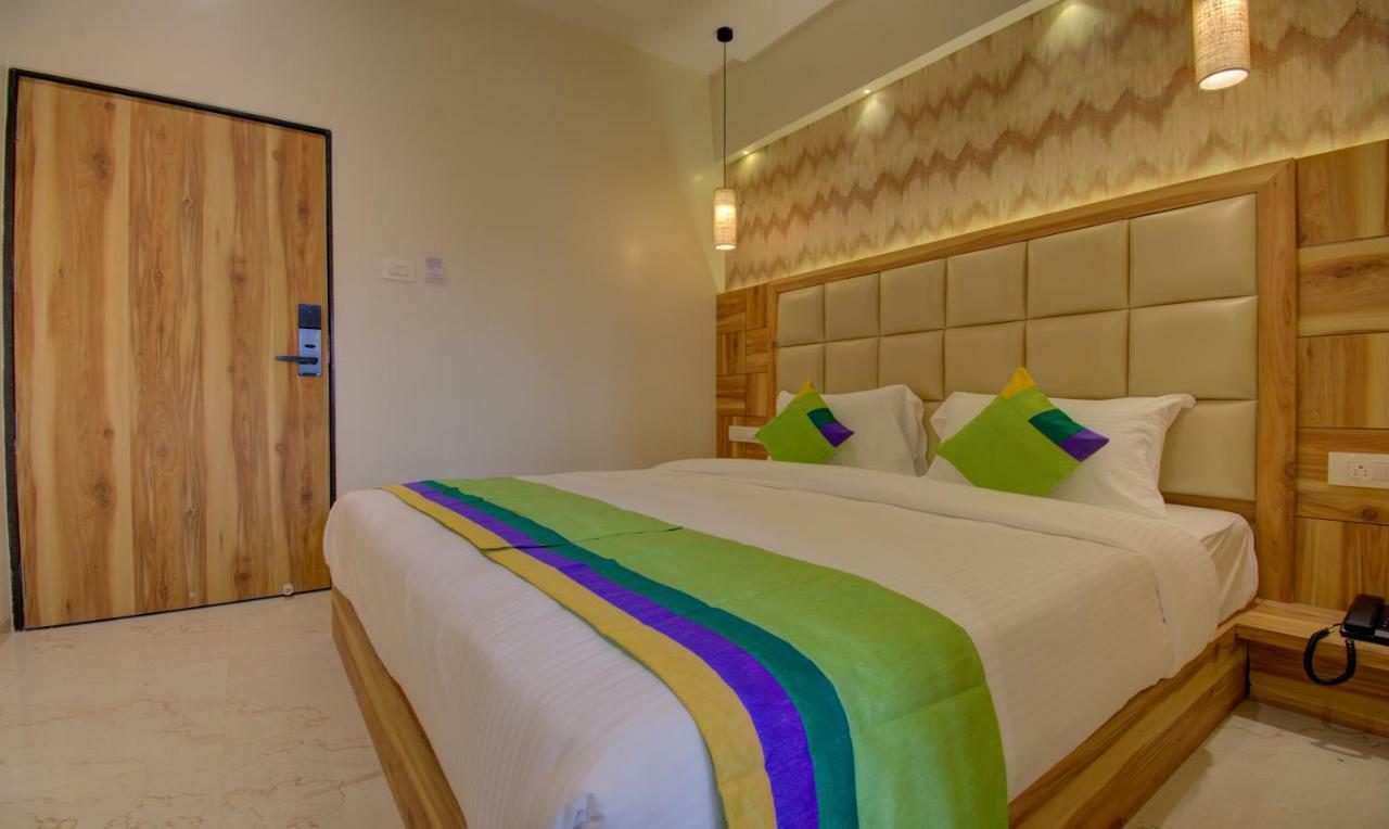 Hotel Amisha International Surat Luaran gambar