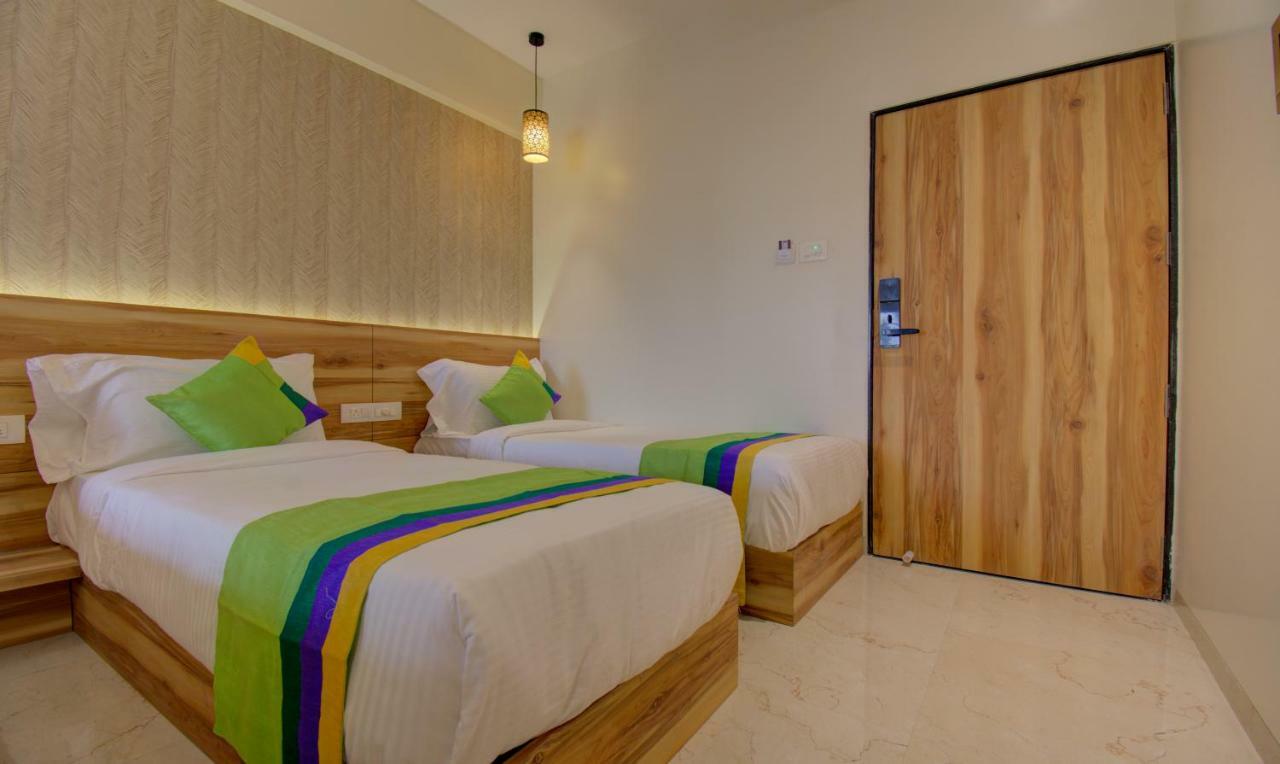 Hotel Amisha International Surat Luaran gambar