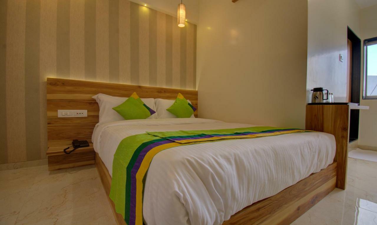 Hotel Amisha International Surat Luaran gambar
