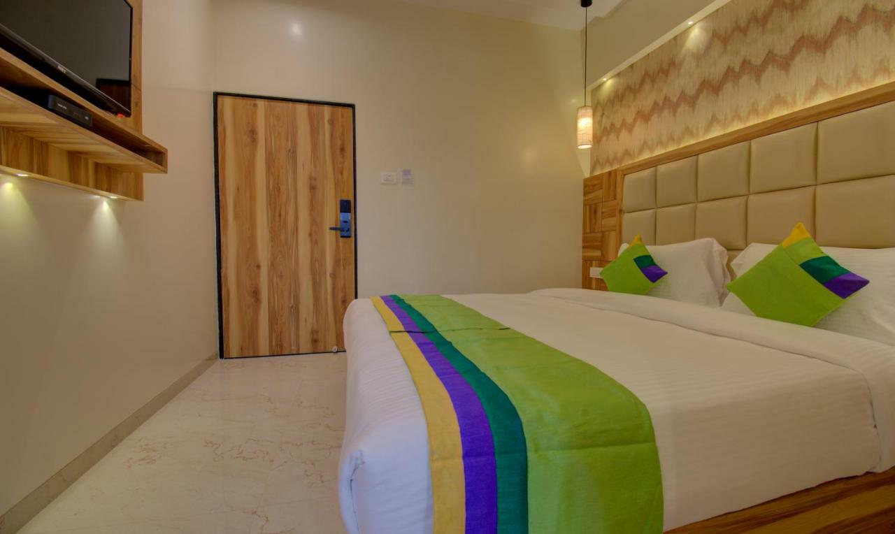 Hotel Amisha International Surat Luaran gambar