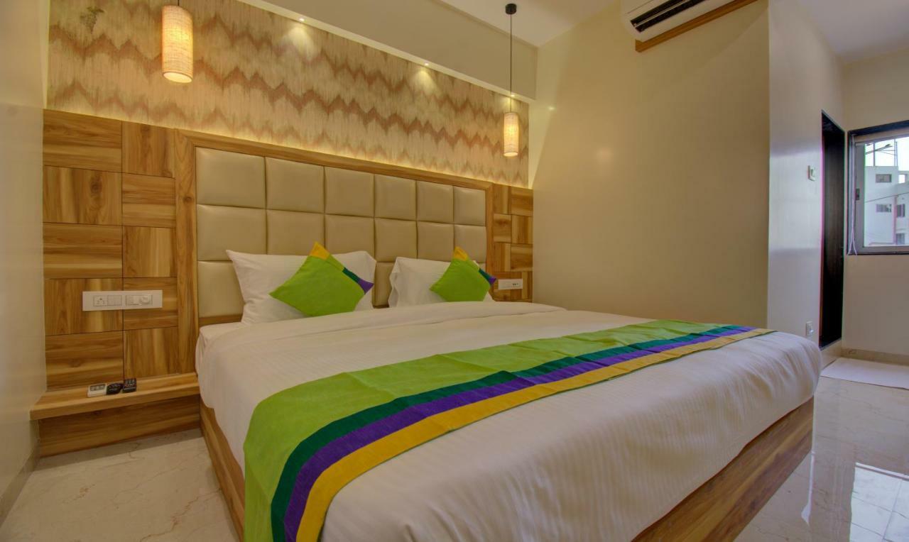 Hotel Amisha International Surat Luaran gambar