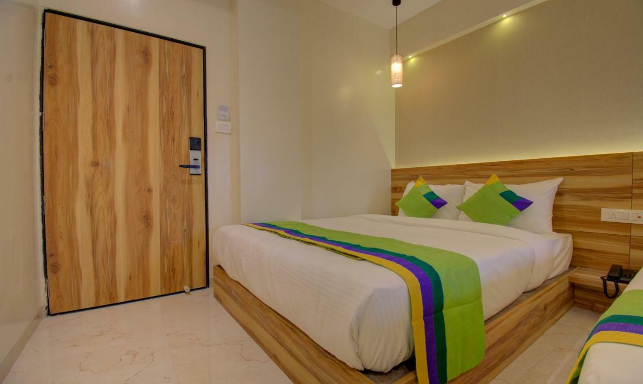 Hotel Amisha International Surat Luaran gambar