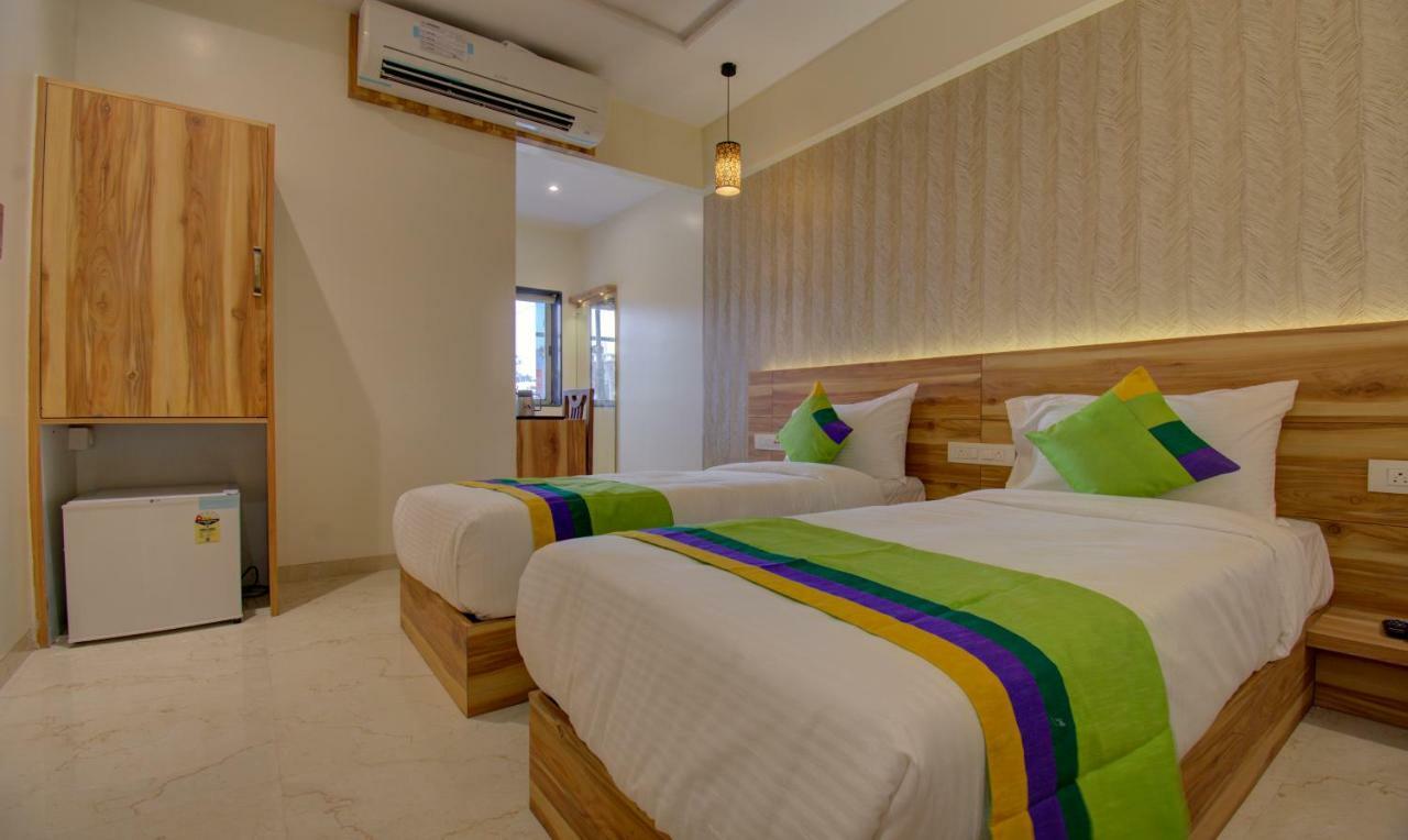 Hotel Amisha International Surat Luaran gambar