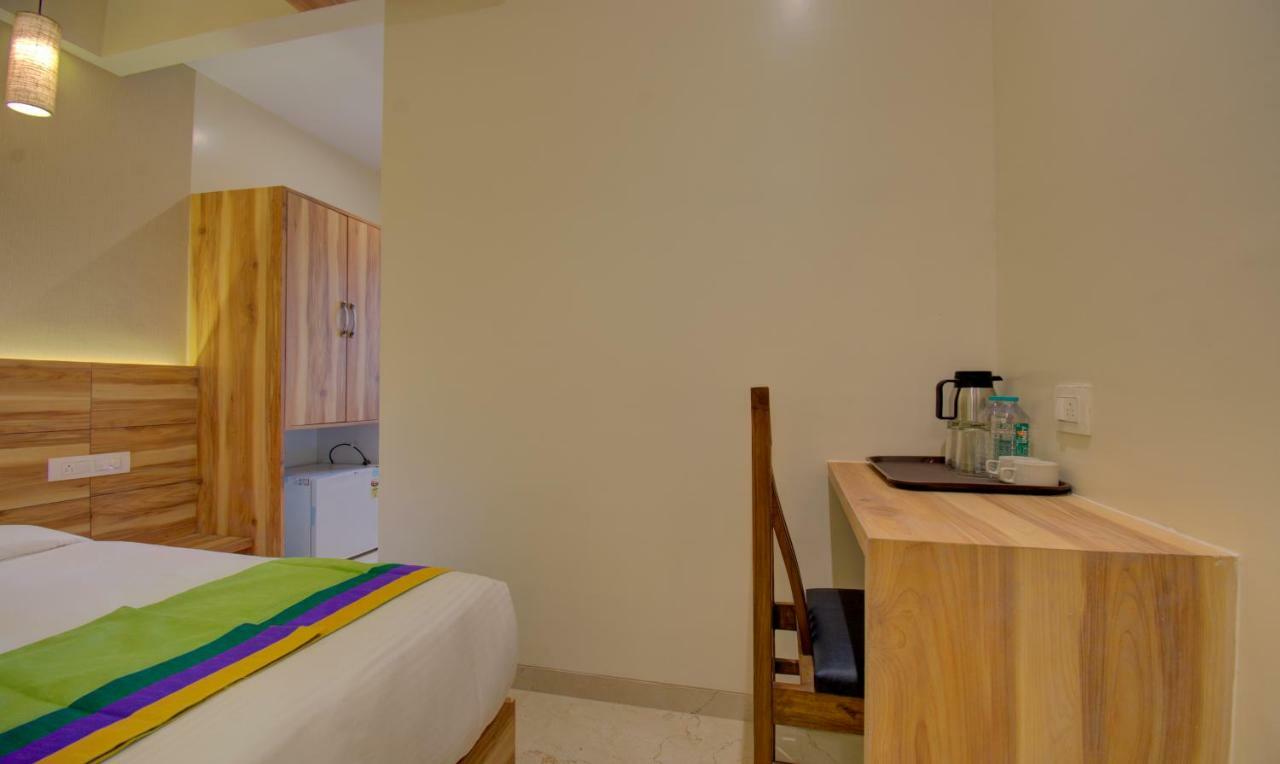 Hotel Amisha International Surat Luaran gambar