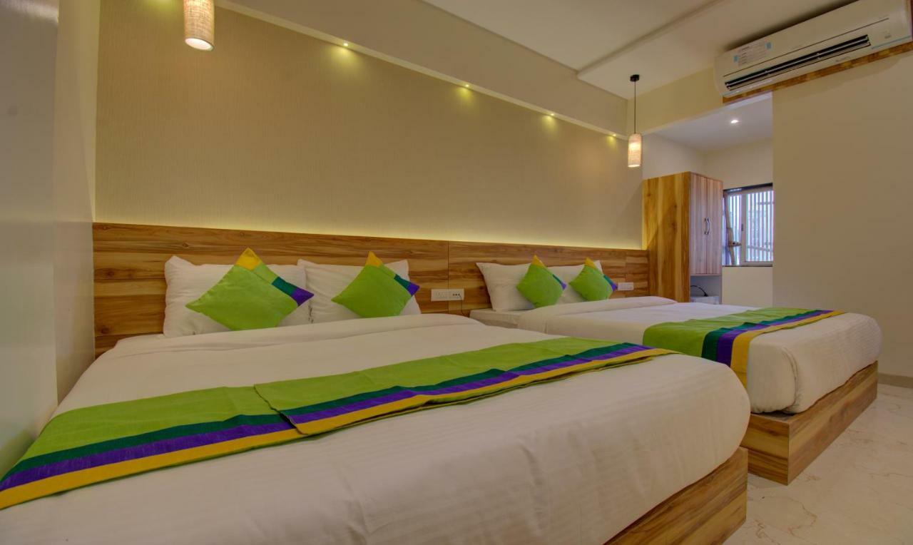 Hotel Amisha International Surat Luaran gambar