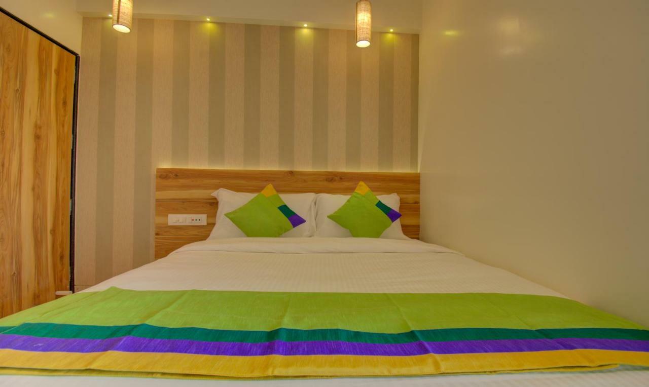 Hotel Amisha International Surat Luaran gambar