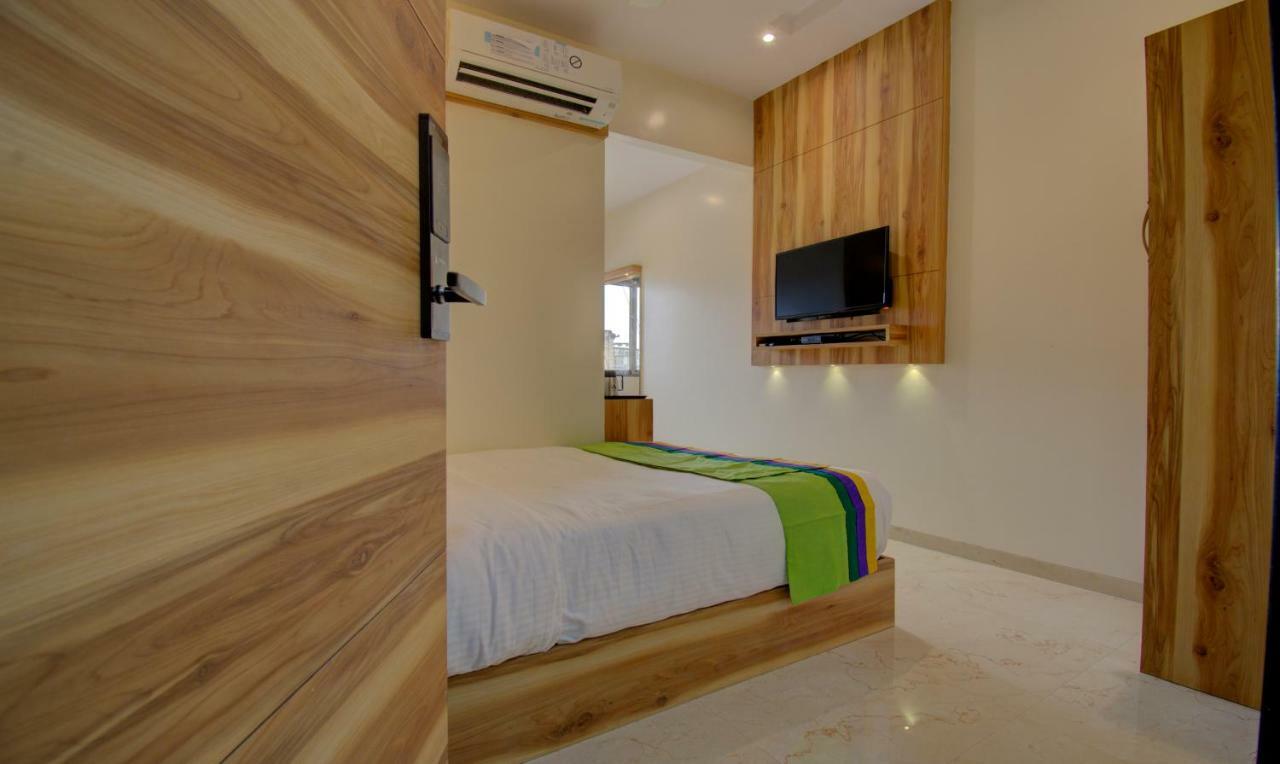 Hotel Amisha International Surat Luaran gambar