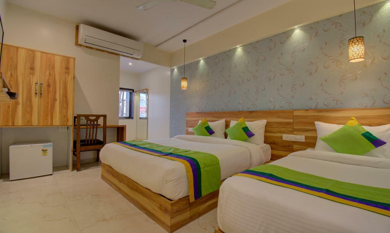 Hotel Amisha International Surat Luaran gambar