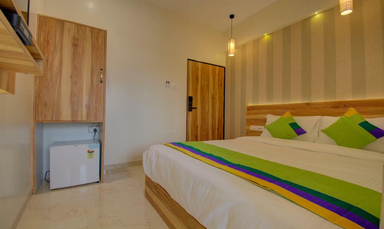 Hotel Amisha International Surat Luaran gambar
