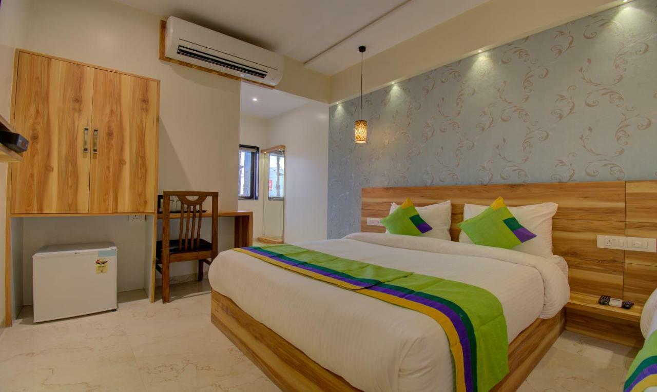 Hotel Amisha International Surat Luaran gambar