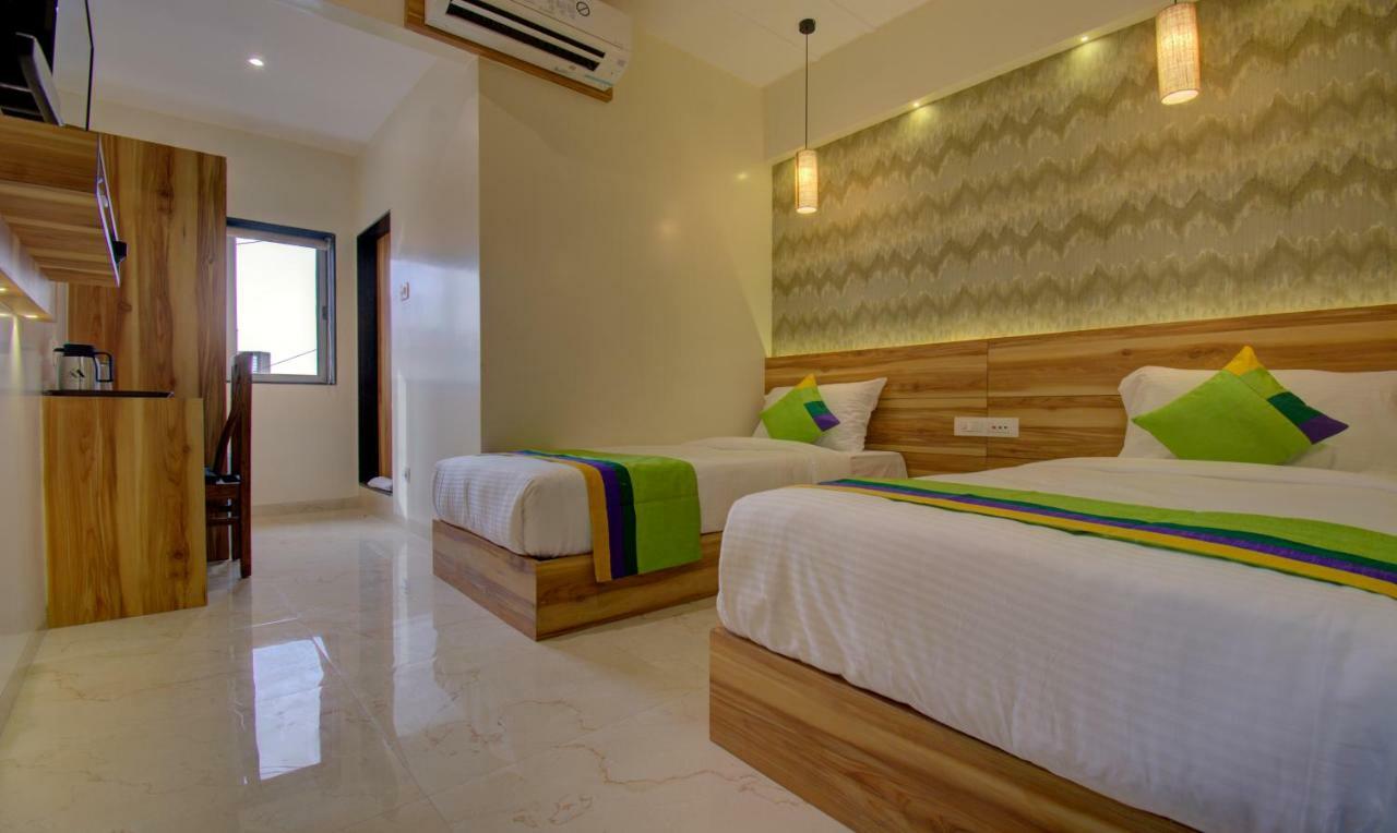 Hotel Amisha International Surat Luaran gambar