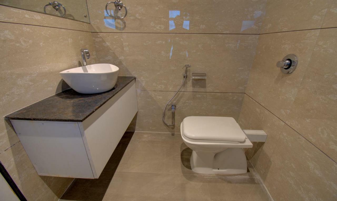 Hotel Amisha International Surat Luaran gambar