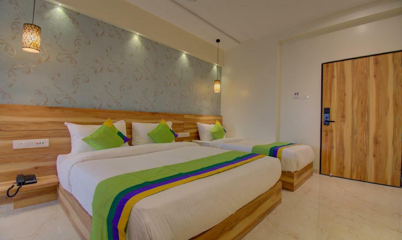 Hotel Amisha International Surat Luaran gambar