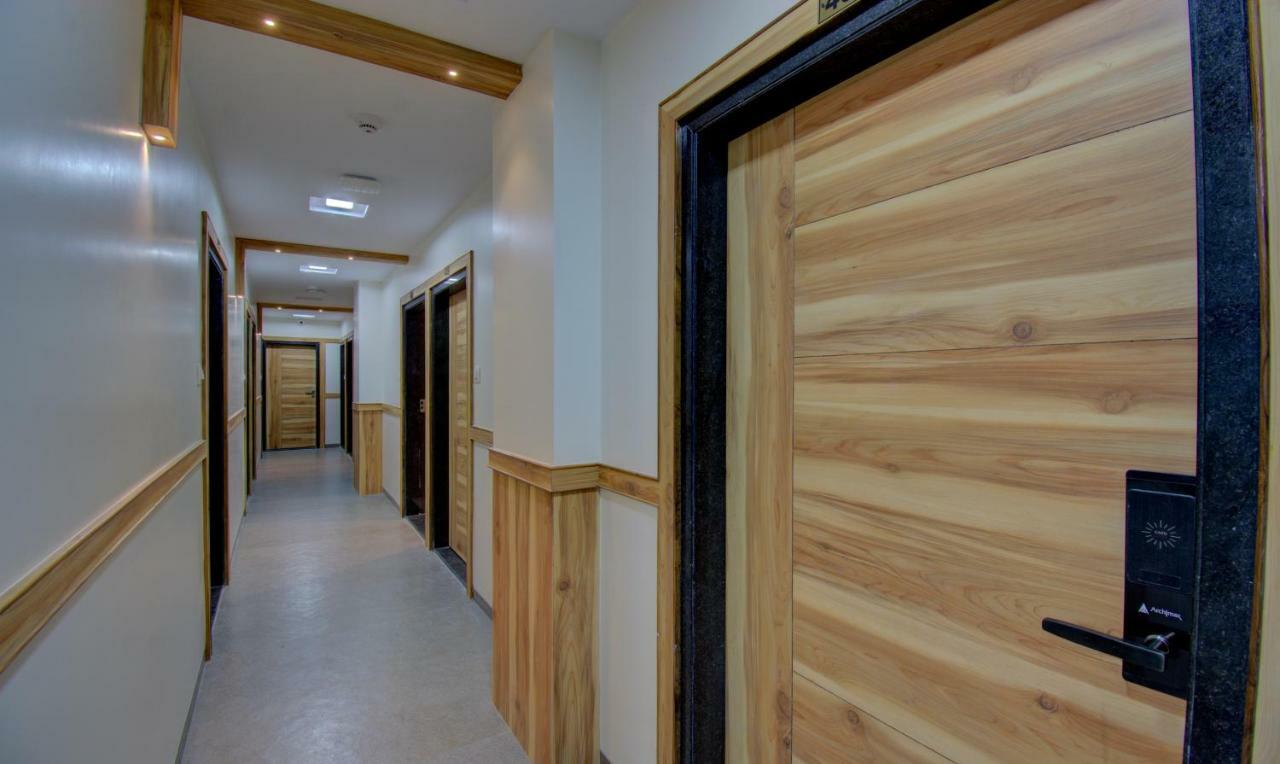 Hotel Amisha International Surat Luaran gambar