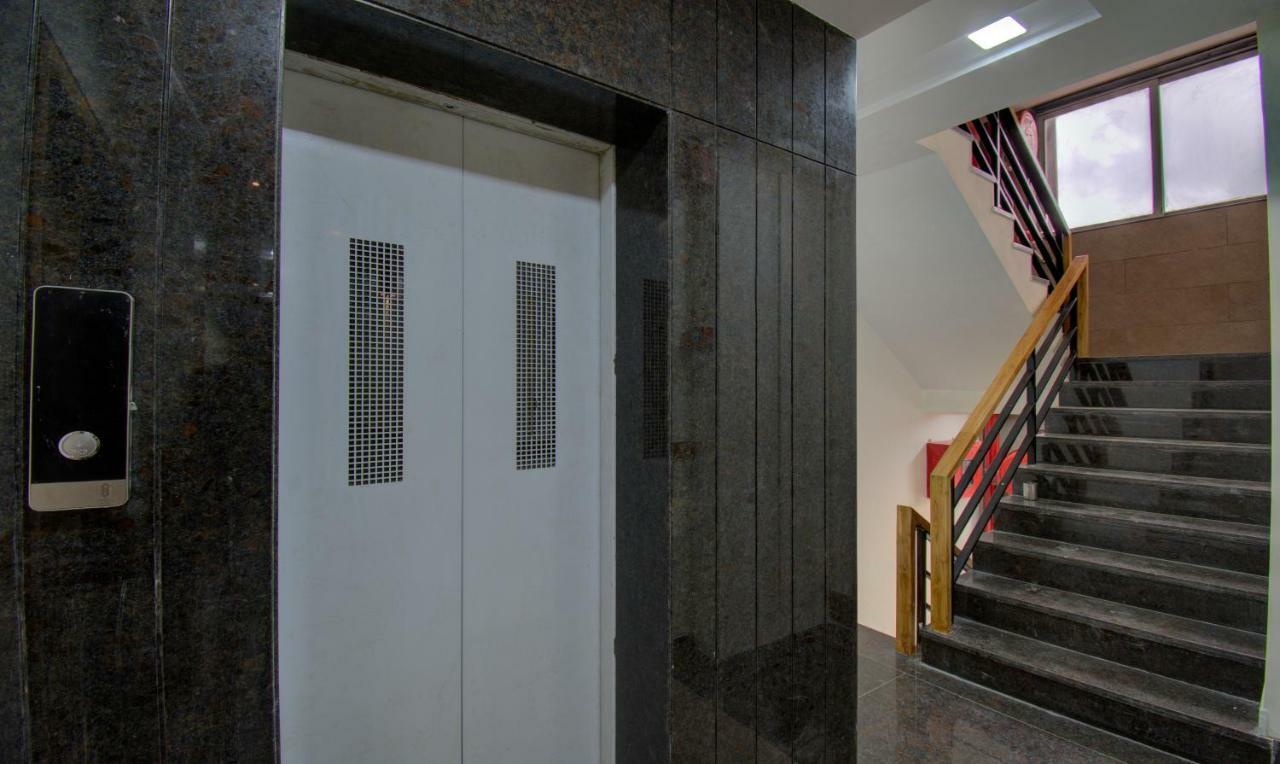 Hotel Amisha International Surat Luaran gambar